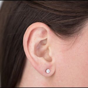 Chloe + Isabel Jewelry - Petits Bijoux Convertible Circle Studs Chloe + Isabel Jewelry - Petits Bijoux Convertible Circle Studs